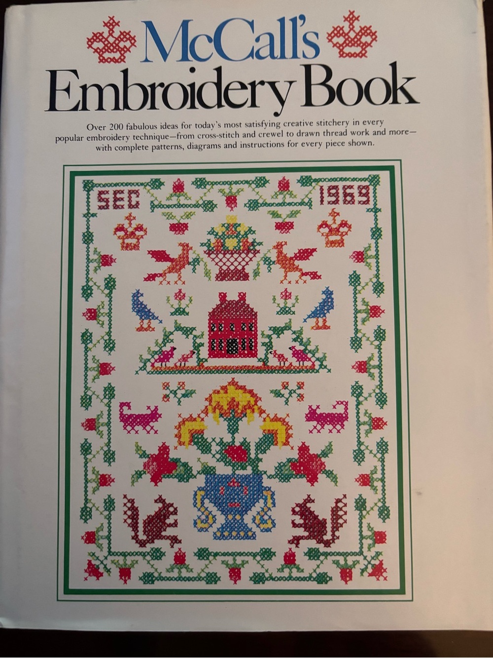 Vintage McCall’s Embroidery Book c.1976 in New Condition w/Dust Cover-note:pic3.
